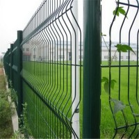厂家定制广东汕头桃型柱护栏网 开发区铁丝围栏 三角折弯护栏网